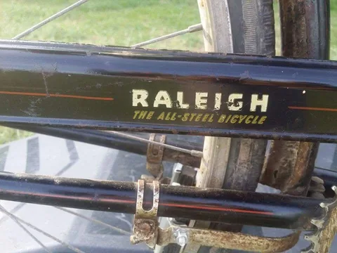 Chainguard transfer reading Raleigh, The All-Steel Bicycle