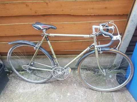 Champagne-coloured Phillips road bike with drop bars and black mudguards