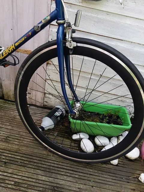 Front wheel with a deep black rim