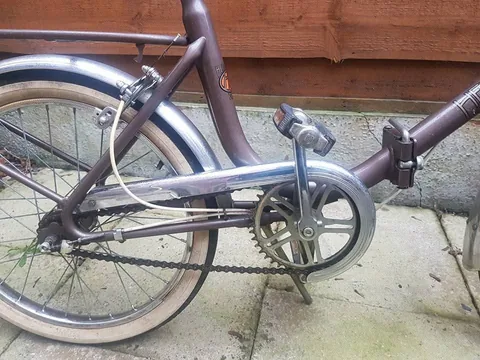 Chrome chainguard and chainset on the brown folding bike