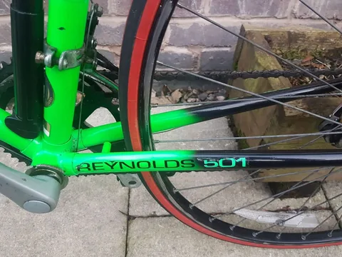 Reynolds 501 transfer on a green and black chainstay