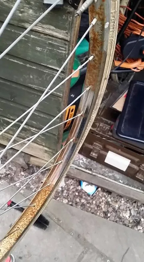 Chrome rim with heavy rust spots between the spokes